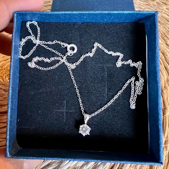 Sterling silver 18” necklace and cubic zirconia pendant - Picture 1 of 4
